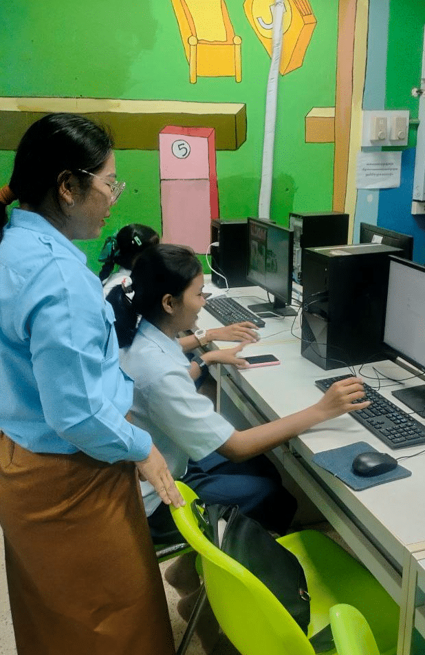it club teaching social media and stay safe online
